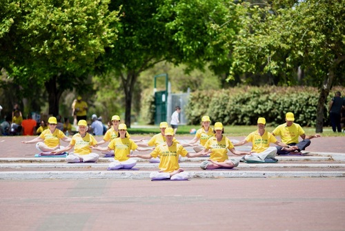 Image for article Présenter le Falun Dafa lors du Concours Eurovision en Israël