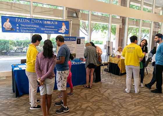 Image for article Dallas, Texas : Présentation du Falun Dafa au Festival holistique de la vie et du bien-être