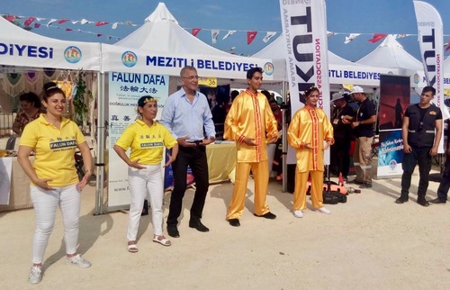 Image for article Turquie : Présenter le Falun Dafa au Festival Soli Sun à Mersin