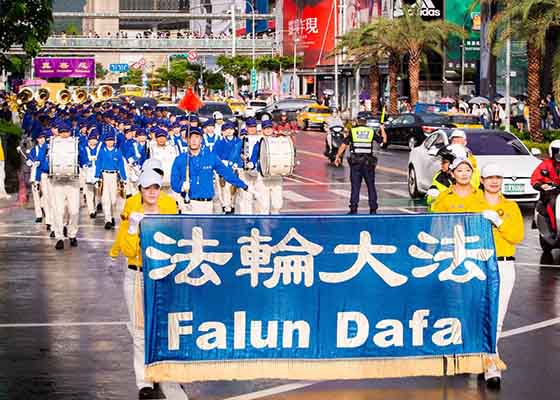 Image for article Taipei, Taïwan : Un grand défilé impressionne les touristes et la population locale