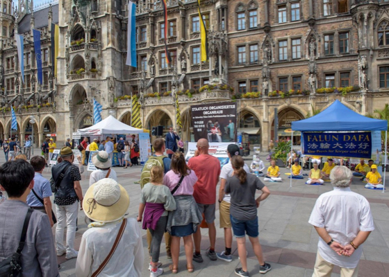 Image for article Munich, Allemagne : Un législateur allemand et des militants des droits de l'homme demandent publiquement de mettre fin à la persécution du Falun Gong