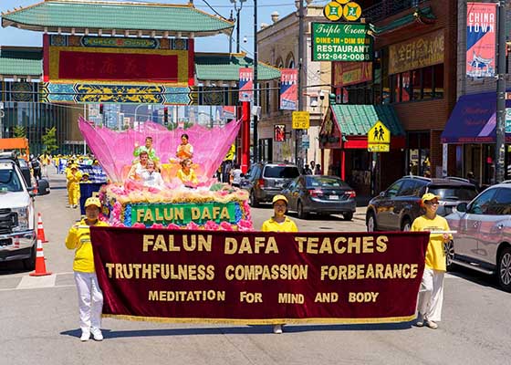 Image for article Les pratiquants de Falun Gong de Chicago organisent des événements en l'honneur de ceux qui sont morts au cours de ces 20 années de persécution