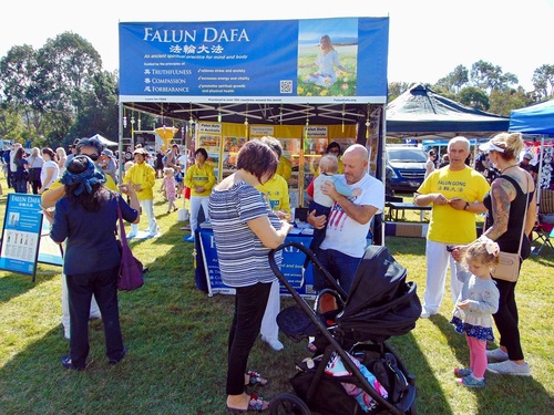 Image for article Australie : Les pratiquants de Falun Dafa obtiennent un grand soutien lors du Pacific Pines Winterfest