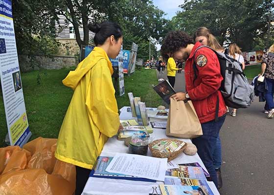 Image for article Le public découvre le Falun Gong dans le cadre du Festival international d'Édimbourg 2019