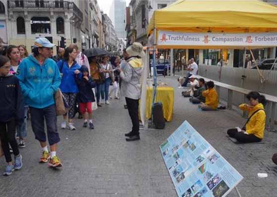 Image for article Présenter le Falun Gong dans le centre de Bruxelles : « Vous ne vous battez pas pour vous-mêmes mais pour l’humanité »