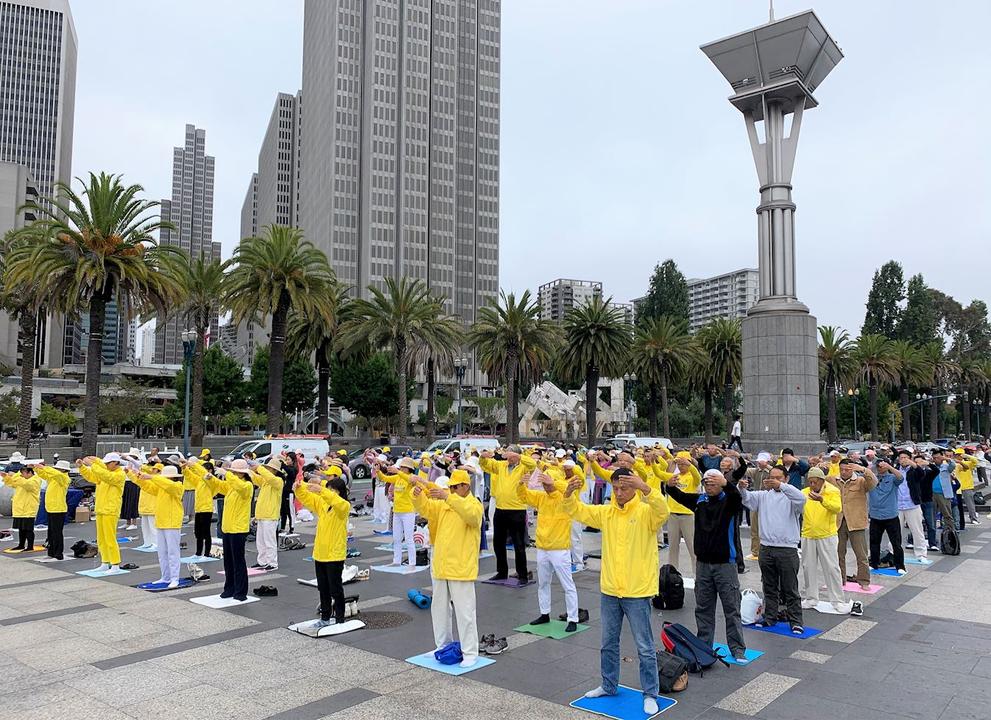 Image for article San Francisco : Les pratiquants présentent et enseignent les exercices du Falun Dafa