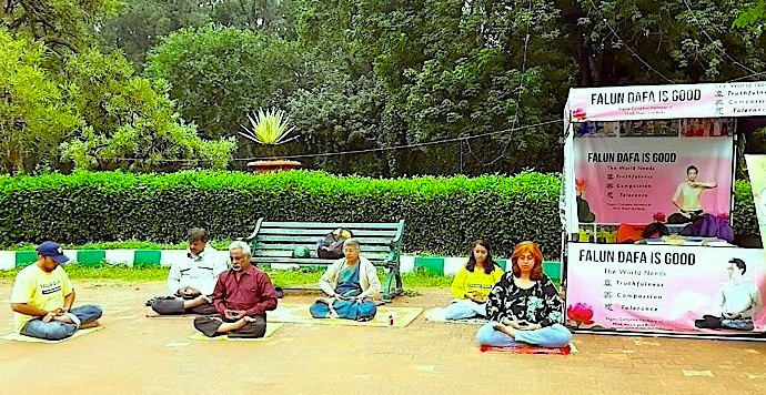 Image for article Inde : Présentation du Falun Gong à l’exposition florale de la Fête de l’Indépendance à Bangalore