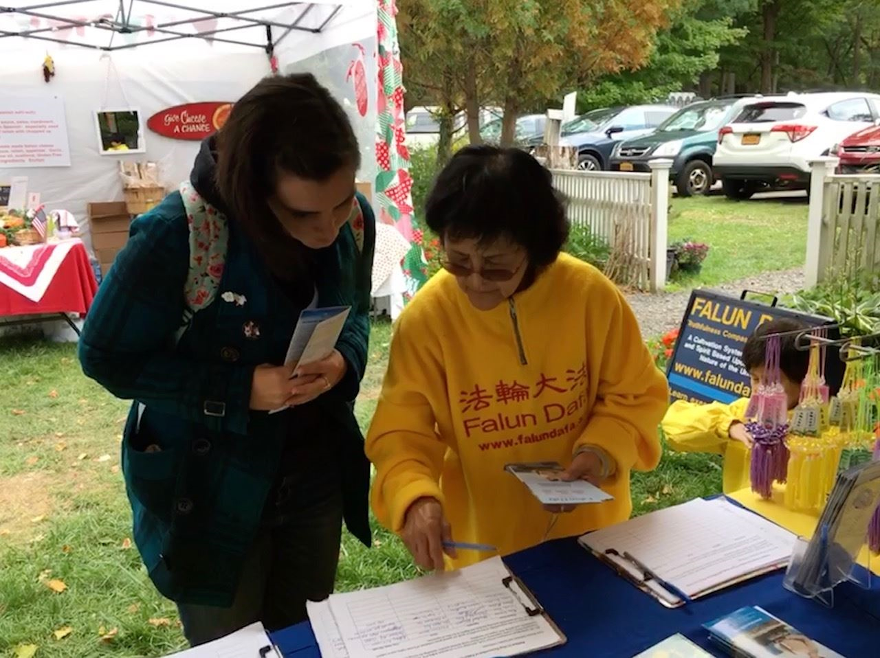 Image for article New York : Le Falun Dafa était présent au Sharon Springs Harvest Festival