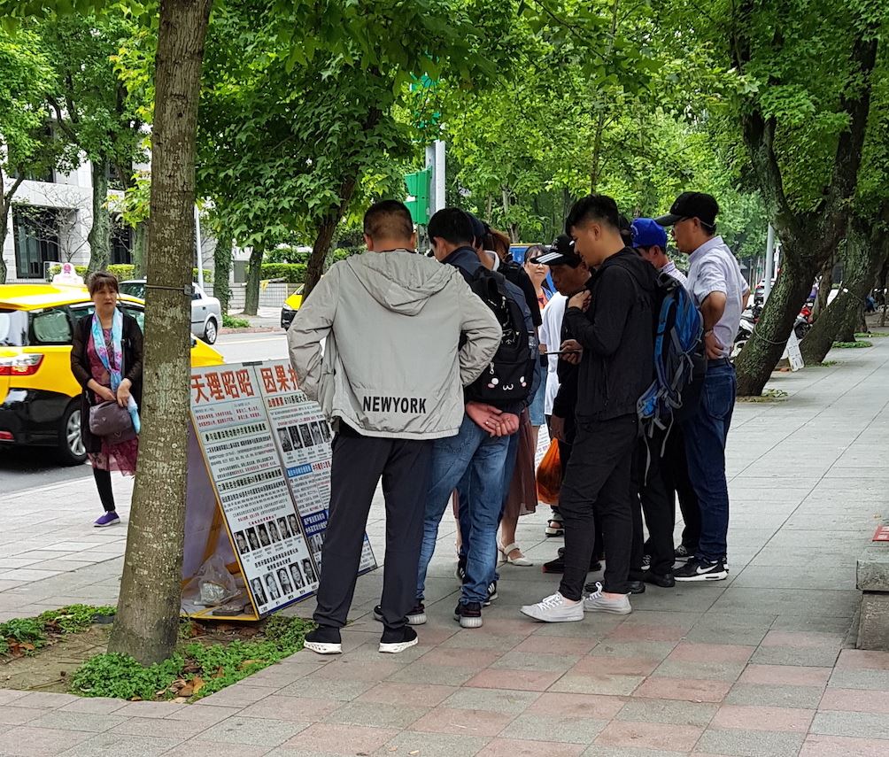 Image for article Taïwan : Les visiteurs du mémorial national Sun Yat-sen en apprennent davantage sur la persécution durant la Fête nationale de Taïwan