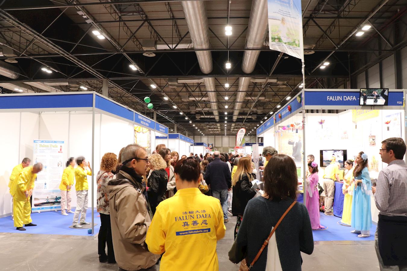 Image for article Stand du Falun Gong à la foire BioCultura de Madrid