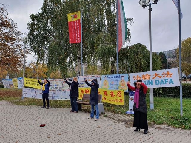 Image for article Hongrie : Sensibiliser les gens à la persécution du Falun Gong lors de la Conférence mondiale 2019 sur la médecine traditionnelle chinoise