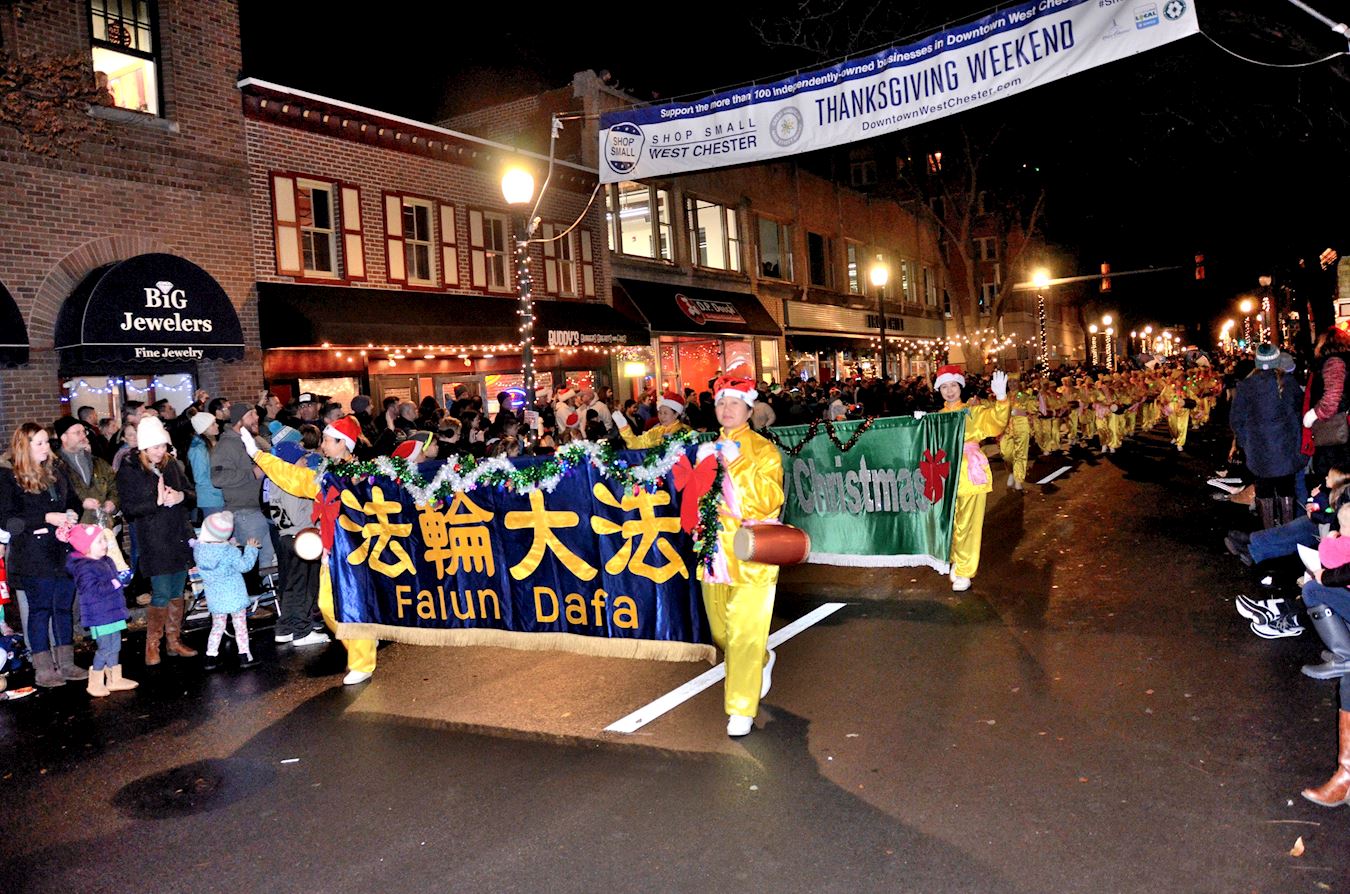 Image for article Pennsylvanie : Le Falun Gong est accueilli au défilé de Noël à West Chester