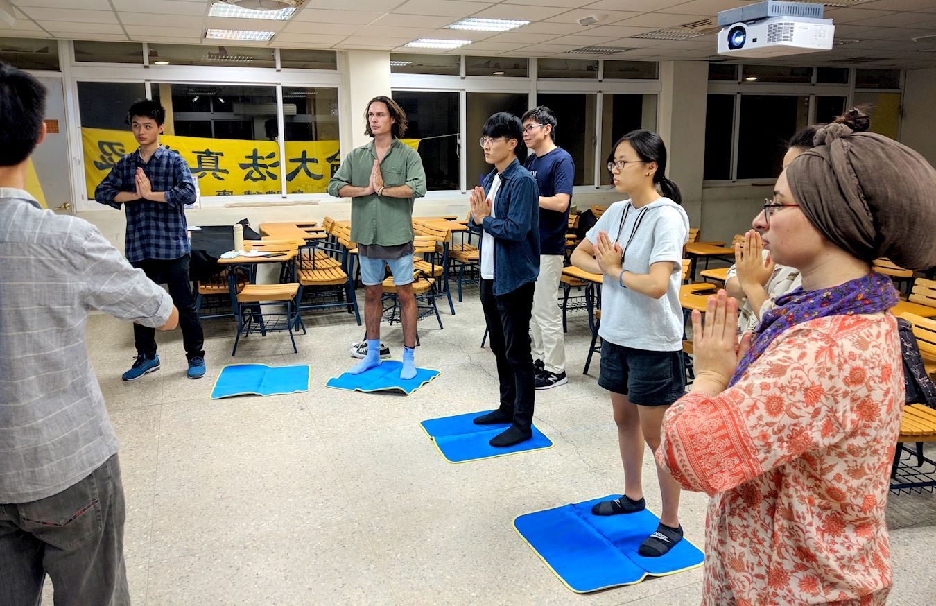Image for article Des universités taïwanaises : Présenter le Falun Dafa lors des activités du club des étudiants