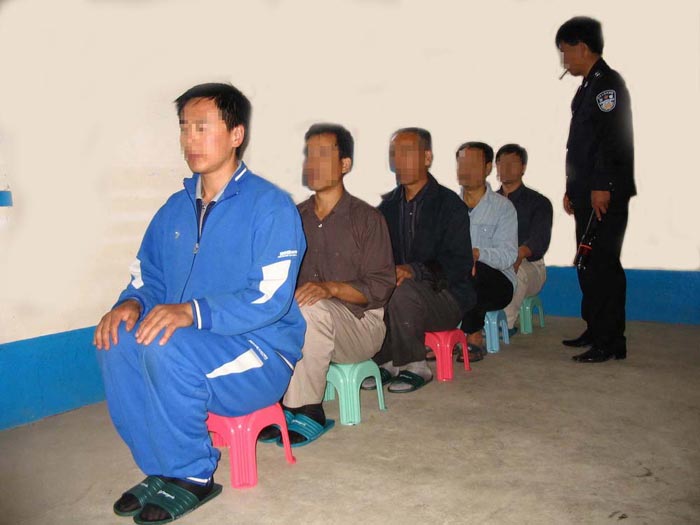 Image for article Quatre ans de prison pour avoir poursuivi en justice Jiang Zemin