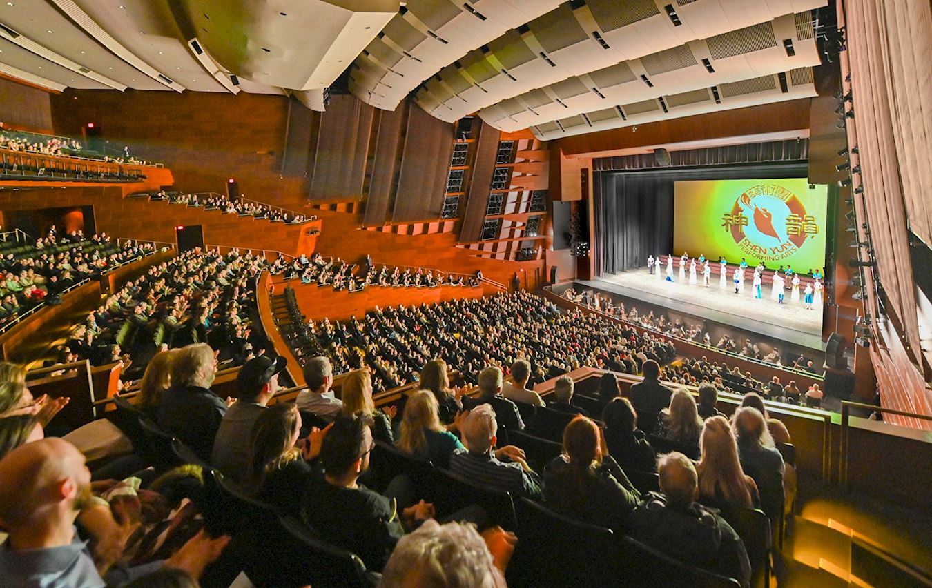 Image for article Grâce à Shen Yun, les spectateurs sur trois continents apprécient les arts et l'histoire à leur juste valeur