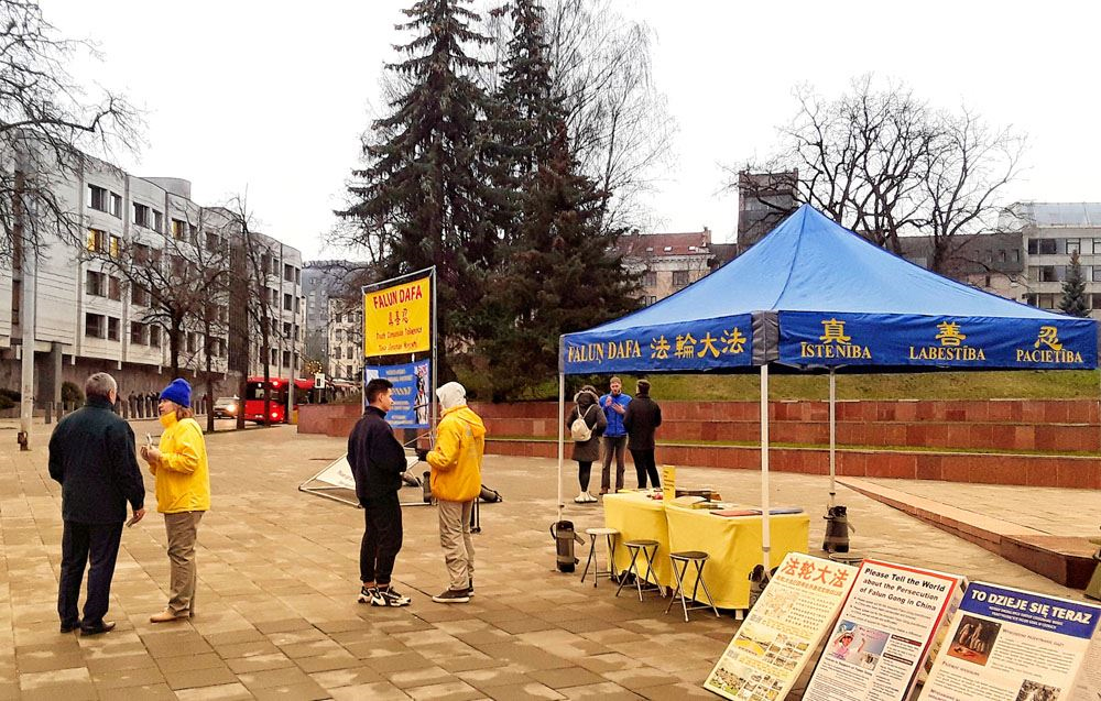 Image for article Lituanie : Les pratiquants de Falun Gong organisent des activités d’initiation