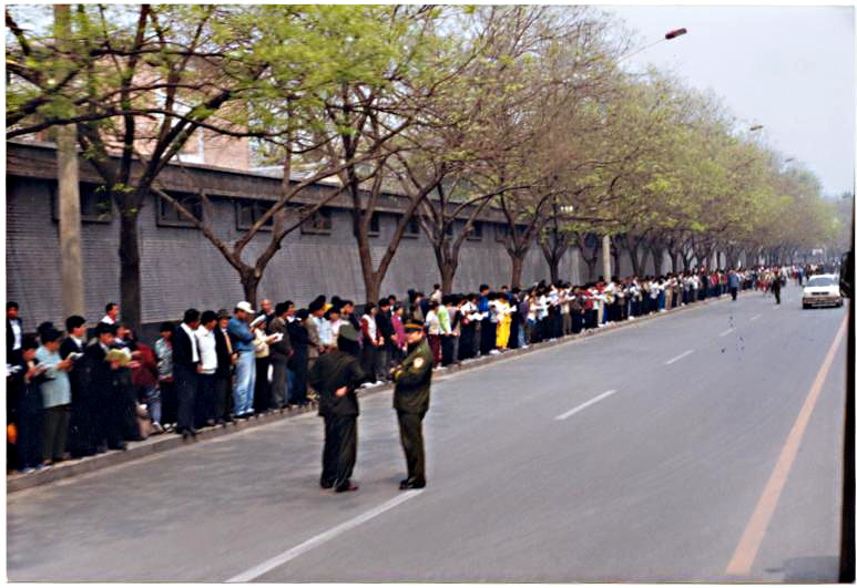 Image for article Une vue d'ensemble de l'Appel du 25 avril à Pékin d'il y a 22 ans : le contexte des années 1996 à 1999