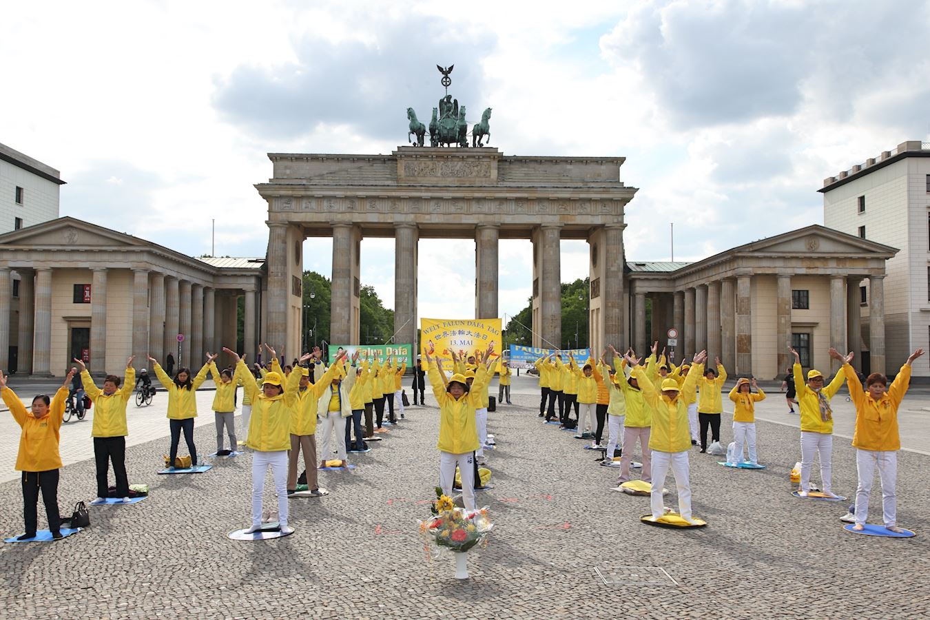 Image for article Les pratiquants de Falun Gong d’Allemagne célèbrent la Journée mondiale du Falun Dafa