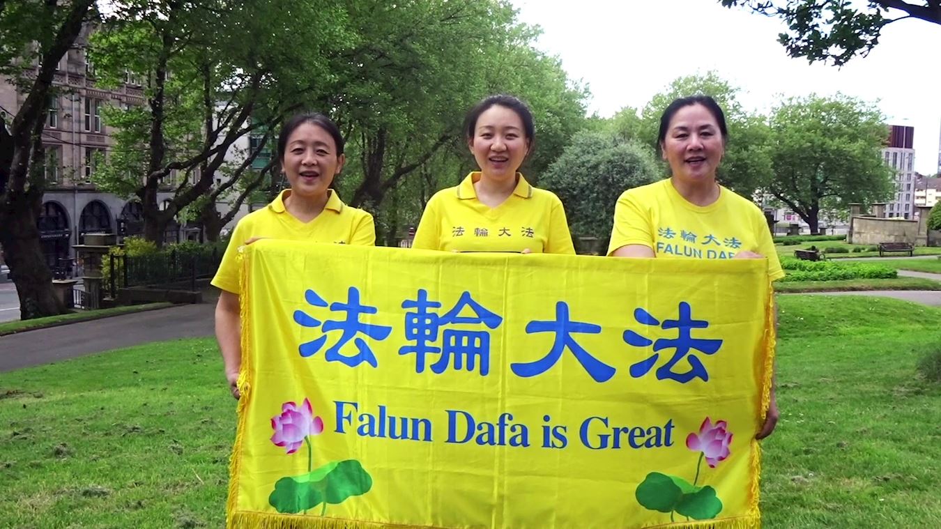 Image for article Des pratiquants du Royaume Uni célèbrent la Journée mondiale du Falun Dafa et souhaitent un joyeux anniversaire à Maître Li !