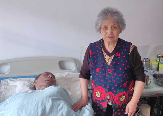 Image for article Une femme de 80 ans secrètement condamnée à un an, son mari alité meurt de désespoir