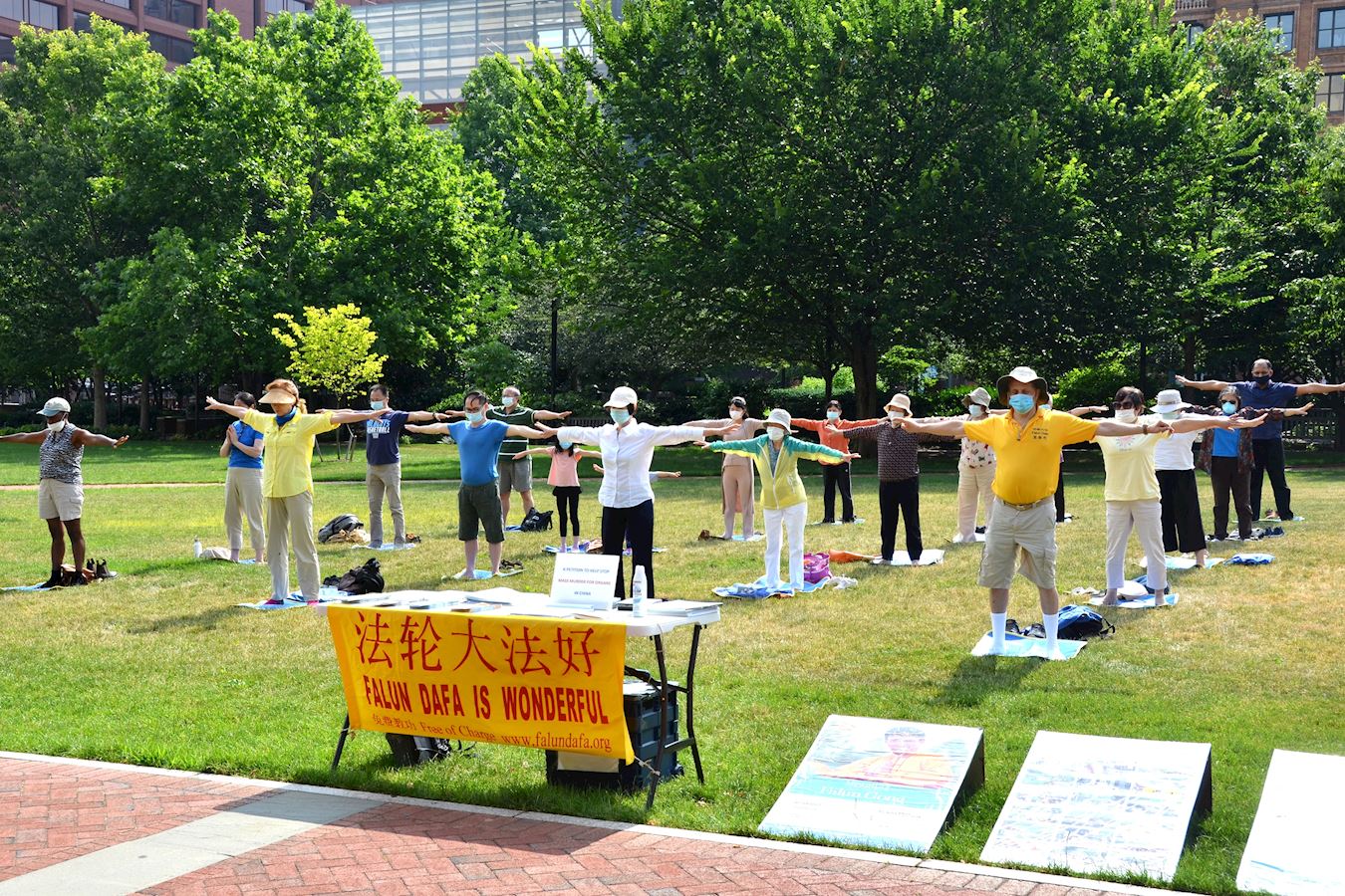 Image for article Philadelphie : Des pratiquants de Falun Dafa retournent à la Cloche de la Liberté pour sensibiliser à la persécution en Chine