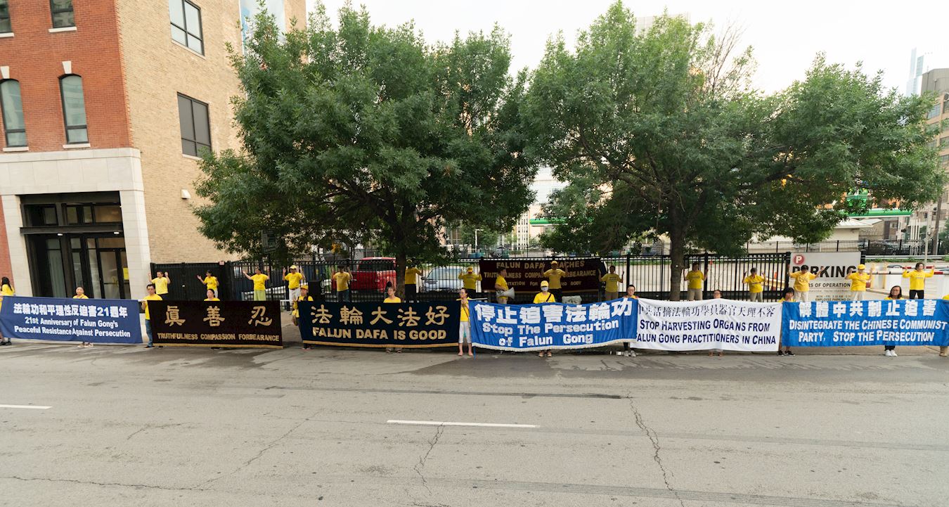 Image for article Chicago, États-Unis : Une manifestation et une veillée aux chandelles devant le consulat chinois dénoncent des décennies de persécution