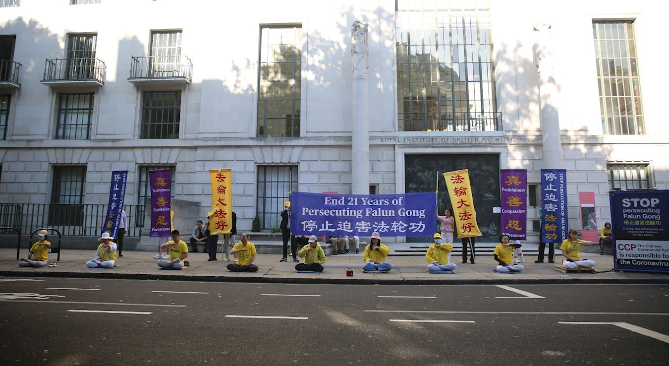Image for article Londres : Manifestation pacifique, veillée aux chandelles et conférence marquent les 21 ans de persécution du Falun Dafa par le PCC