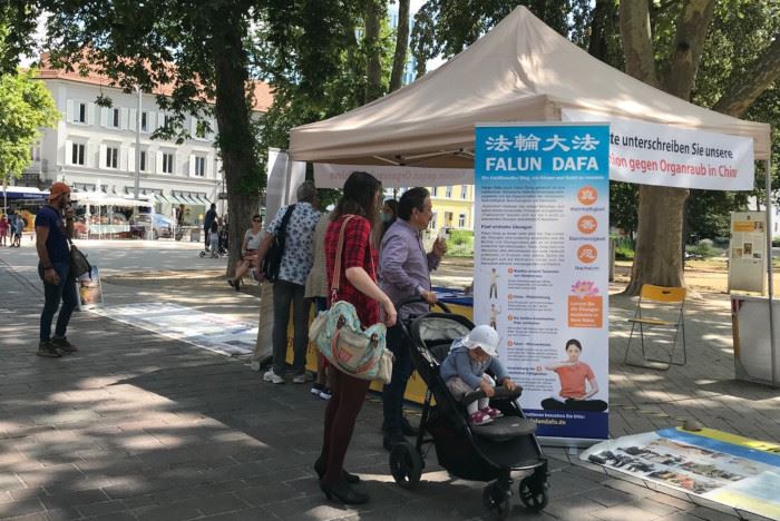 Image for article Allemagne : Le Falun Gong a organisé à Lörrach, Karlsruhe, Brême et Leipzig des activités afin de protester contre les 21 ans de persécution en Chine