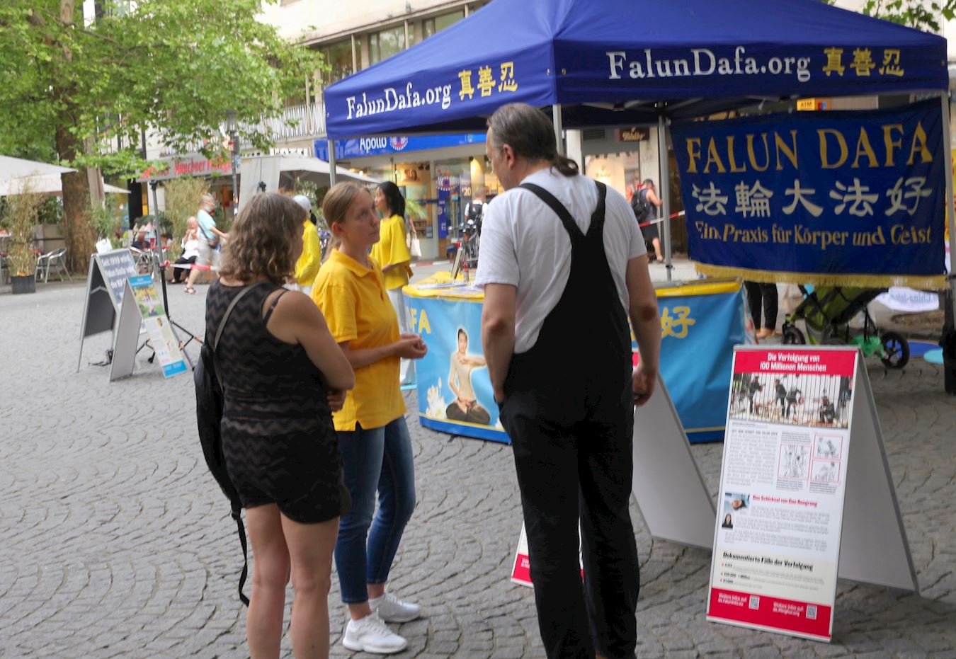 Image for article Munich, Allemagne : Les pratiquants de Falun Dafa organisent une journée d'information