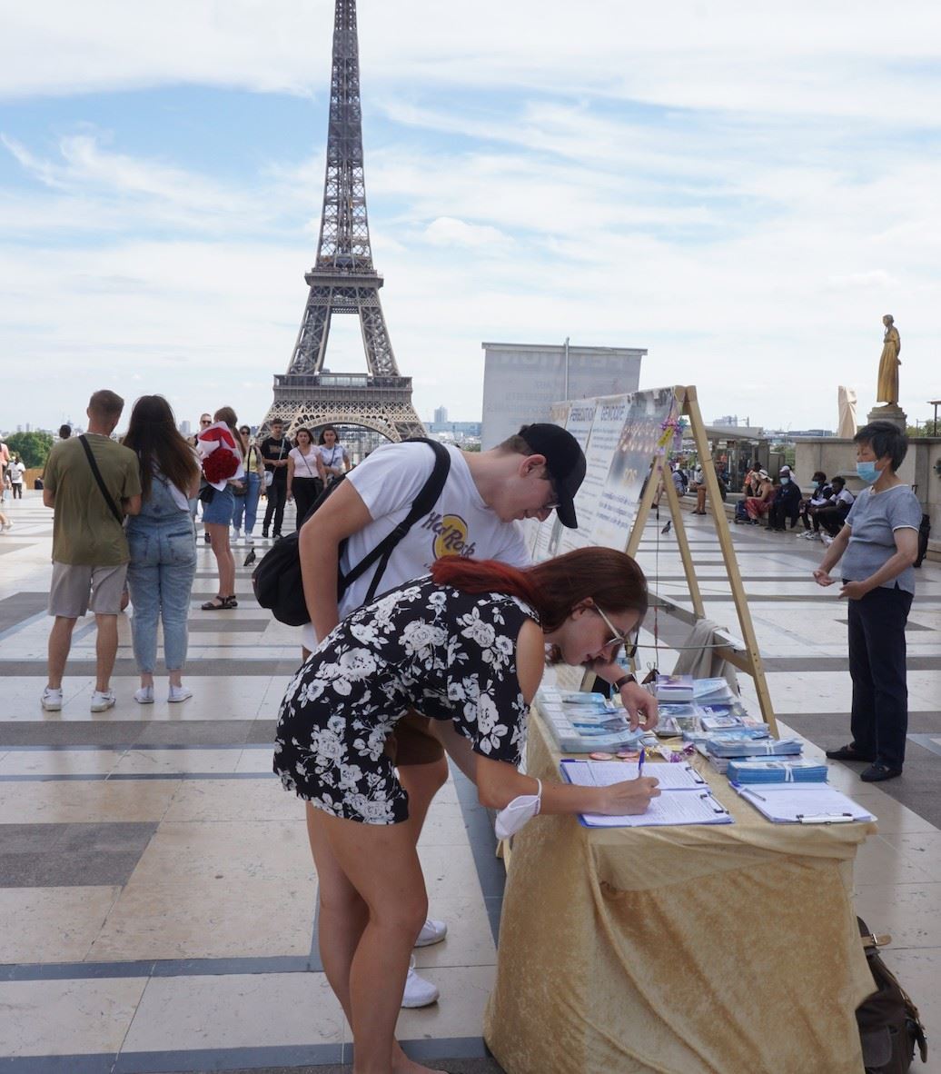 Image for article Des activités du Falun Gong à Paris reçoivent le soutien du public
