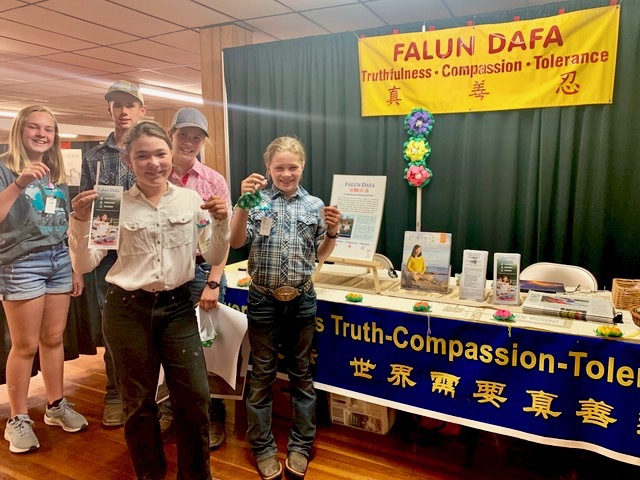 Image for article Foire du nord-ouest du Montana : Les politiciens de la région soutiennent le Falun Dafa