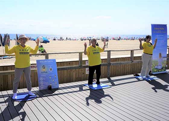 Image for article New Jersey : Présentation du Falun Dafa et sensibilisation des gens à la persécution à des attractions touristiques populaires