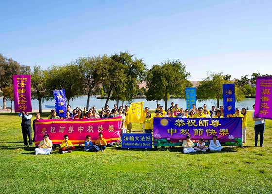 Image for article Californie : Activités pour faire connaître la persécution du Falun Gong et souhaiter à Maître Li une joyeuse fête de la Mi-Automne
