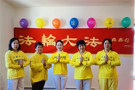 Image for article New York : Les pratiquants de Falun Dafa expriment leur détermination à aider plus de gens à s'éveiller et souhaitent respectueusement au Maître un bon Nouvel An chinois