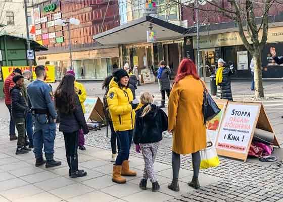 Image for article Les activités des pratiquants de Falun Gong dans la ville suédoise de Södertälje reçoivent du soutien