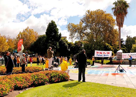 Image for article Australie : Un conseiller municipal de Bendigo condamne le PCC lors d’un rassemblement et d’une caravane de voitures