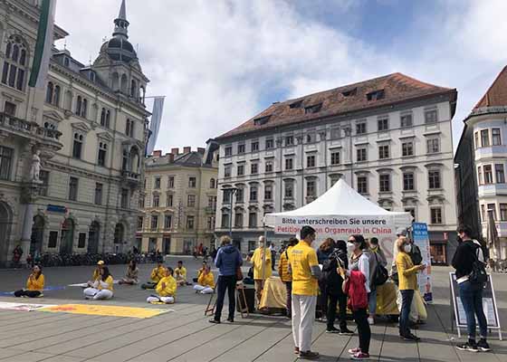 Image for article Des pratiquants de Falun Gong d’Autriche organisent une journée d’information à Graz