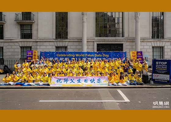 Image for article Royaume-Uni : Les pratiquants de Falun Dafa à Londres célèbrent la Journée mondiale du Falun Dafa