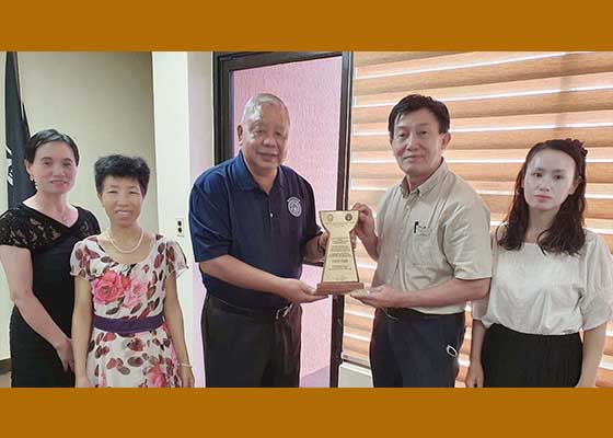 Image for article Saipan, îles Mariannes du Nord : Le maire présente une plaque en l'honneur de la Journée mondiale du Falun Dafa