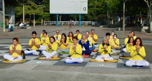 Image for article Colombie : Les pratiquants célèbrent la Journée mondiale du Falun Dafa