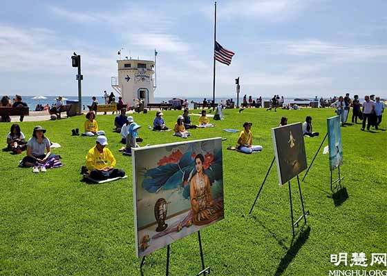 Image for article Los Angeles, Californie : Les pratiquants de Falun Dafa répandent la vérité pendant le week-end du Memorial Day