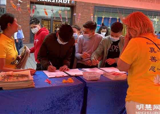 Image for article Allemagne : Les habitants de Duisbourg apprennent les faits concernant le Falun Dafa lors d’une journée d’information