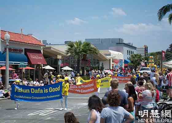 Image for article San Diego, Californie : Le Falun Dafa présent au défilé du Jour de l’Indépendance