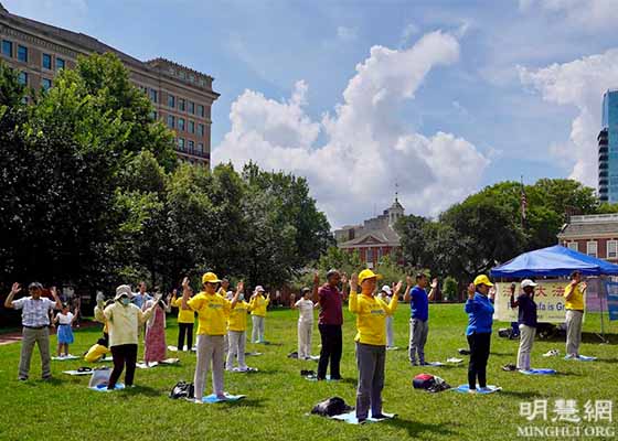 Image for article Philadelphie : Les pratiquants de Falun Dafa dénoncent les 22 années de persécution du PCC