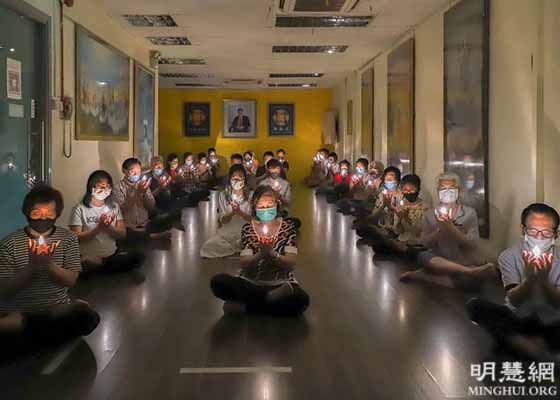 Image for article Singapour : Les pratiquants de Falun Dafa tiennent une veillée aux chandelles pour commémorer les victimes de la persécution du PCC