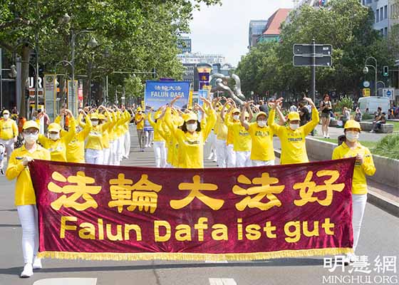 Image for article Berlin, Allemagne : Un défilé de Falun Gong est soutenu par des personnes de tous les horizons