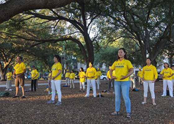 Image for article Orlando, Floride : Des membres du Congrès soutiennent une activité dénonçant la persécution du Falun Gong en Chine