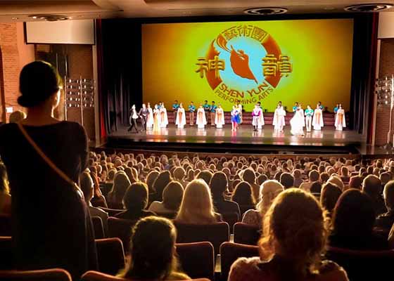 Image for article Le public est ému par les représentations de Shen Yun : « Le pouvoir de la vérité et de l'art »