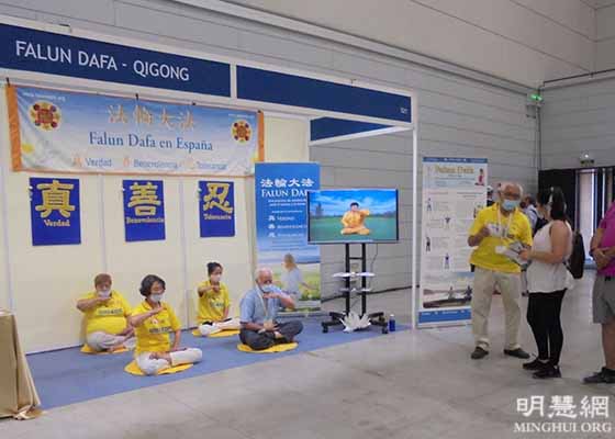 Image for article Des pratiquants font la promotion du Falun Dafa au salon BioCultura à Barcelone