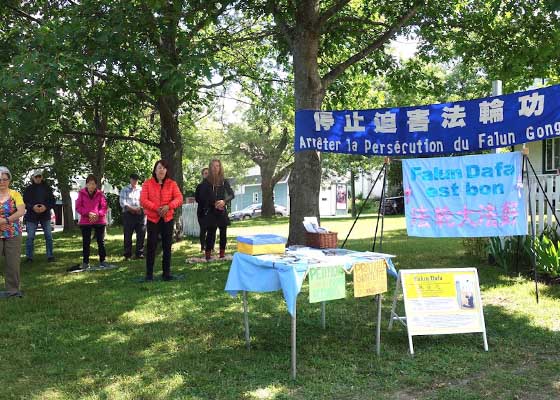 Image for article Québec, Canada : La collecte de signatures reçoit un soutien chaleureux à Saint-Adrien